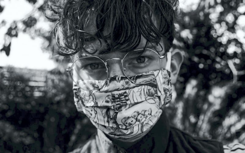 5 moduri de a evita aburirea ochelarilor atunci când porți mască